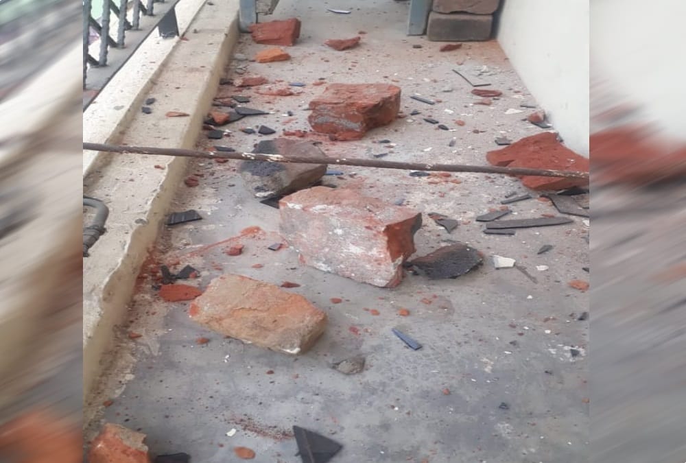 Stone Pelting on Police Force during raid for Caught Raw Liquor in kashipur