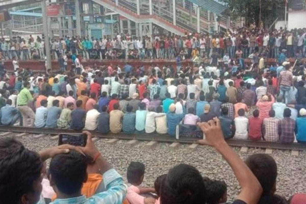 Bihar Students protest against privatisation of Indian Railways