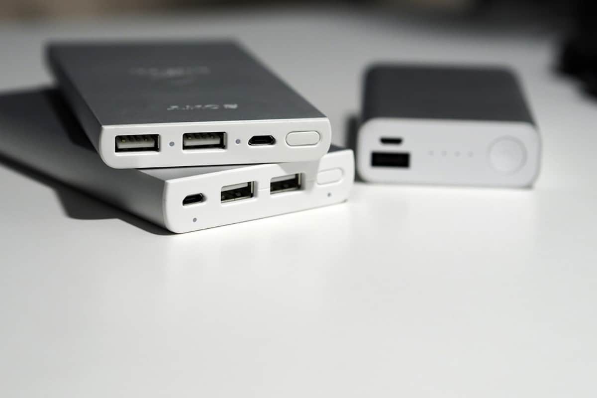 must have cool gadgets for solo travelers