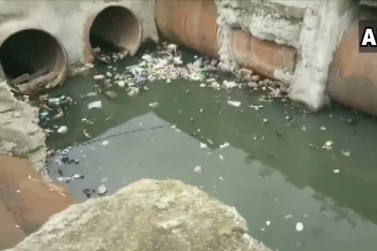sewer choke in hazratganj ward in lucknow