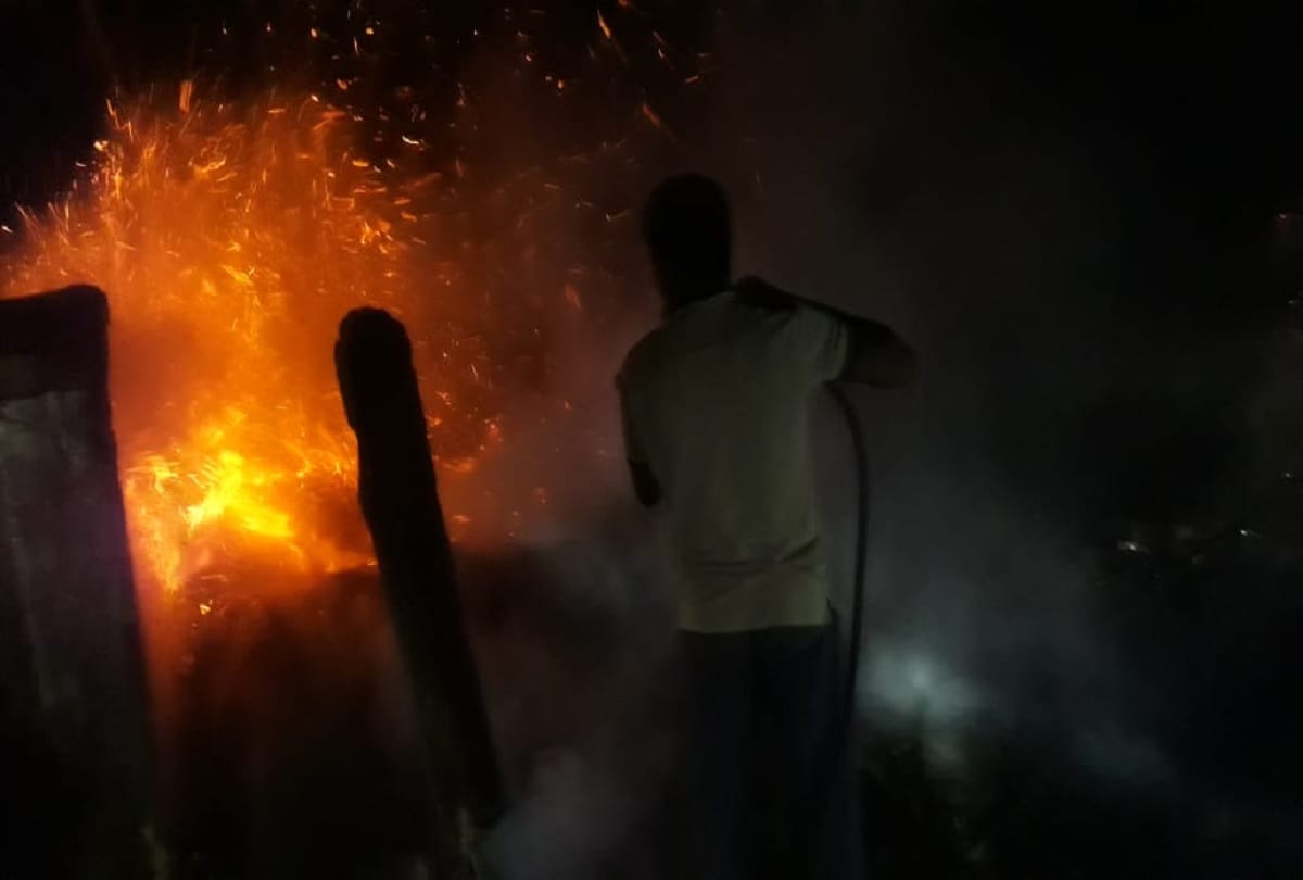 Fire in three huts in Siddharthnagar