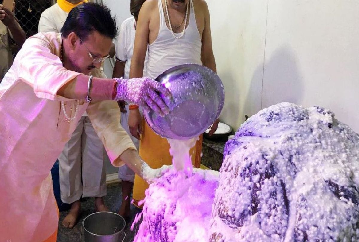 Govardhan Puja in Giriraj maharaj Devotee Pray in DaanGhati Mathura