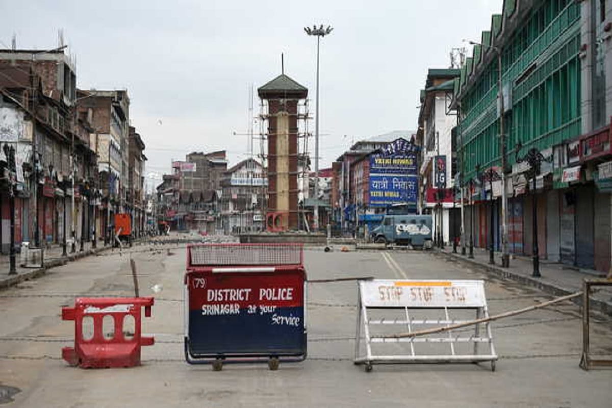 Kashmir businessmen suffer rs 10000 crore loss in three months Article 370