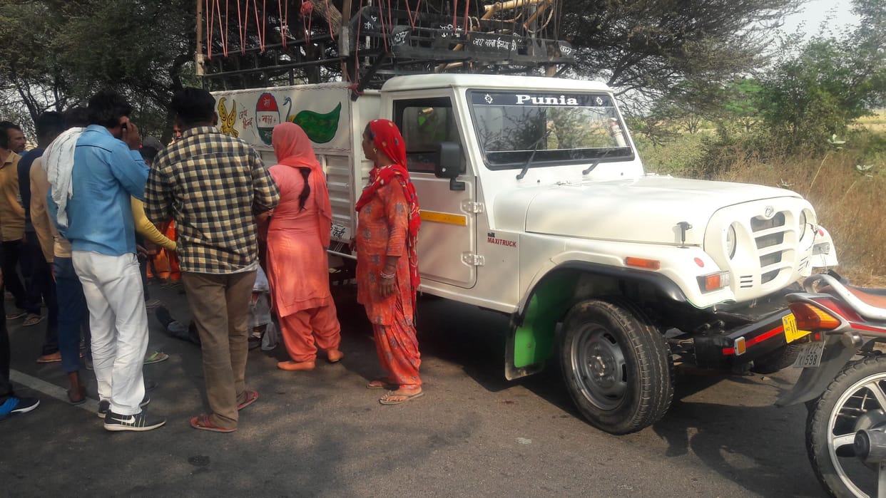 road accident, pickup, bike, couple and child serious, fatehabad