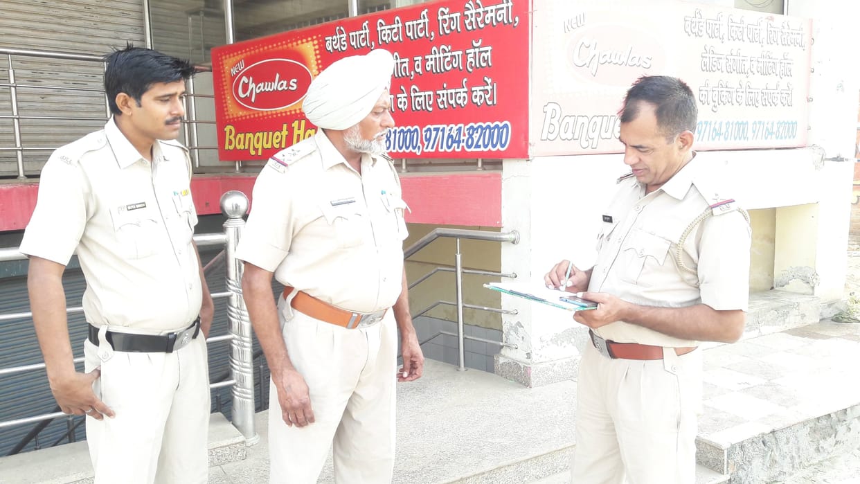young man, fell from roof, during the fight, dead, fatehabad