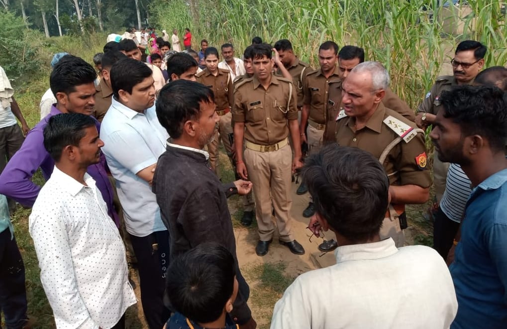 Miscreants looted three women