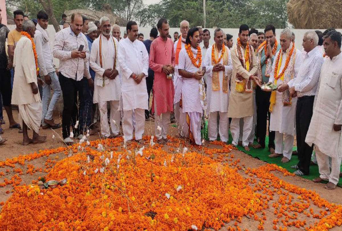 Govardhan Puja in Giriraj maharaj Devotee Pray in DaanGhati Mathura
