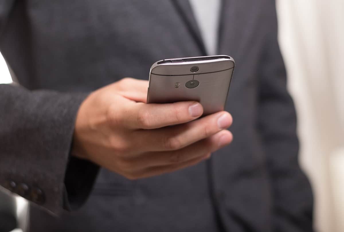 woman texted father number everyday after he died she got a response four years later