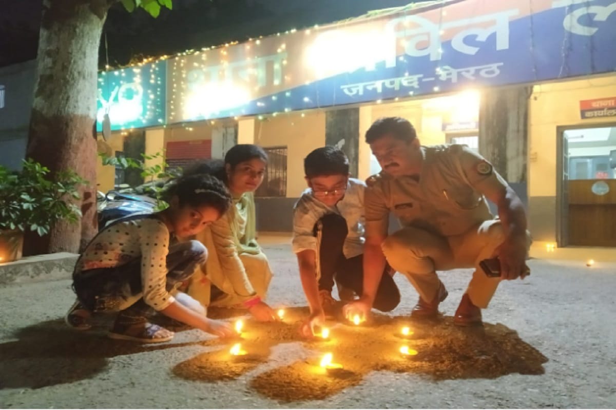 Muslim inspector celebration of Deepawali in police station with all staff