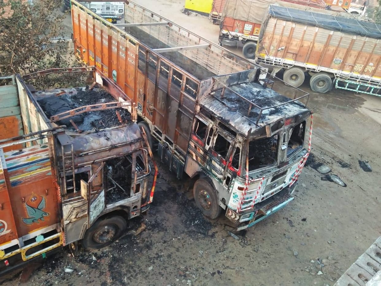 fire, office, market, truck burned, fatehabad