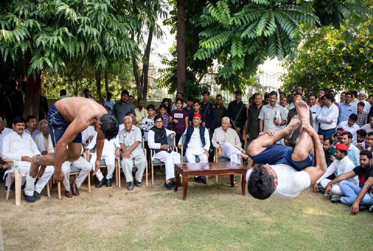akhilesh yadav diwali celebration in saifai with dimple yadav