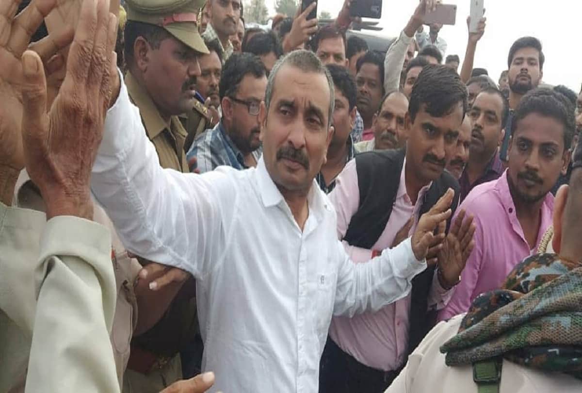 Kuldeep started crying after offering fire to his brother manoj sengar