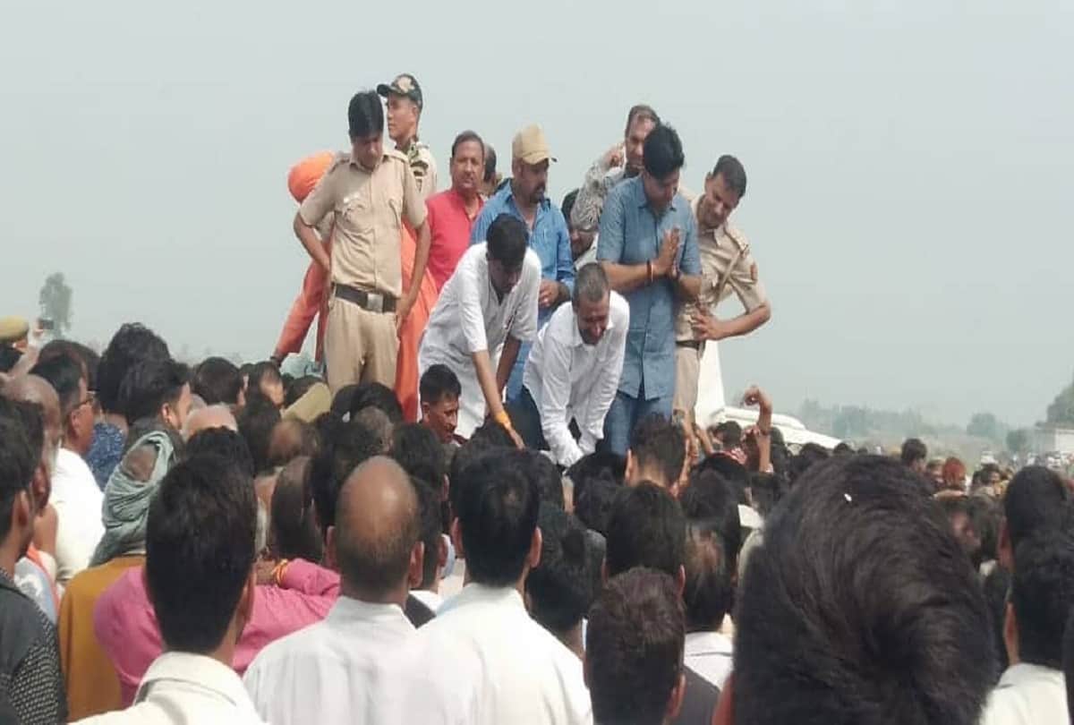 Kuldeep started crying after offering fire to his brother manoj sengar