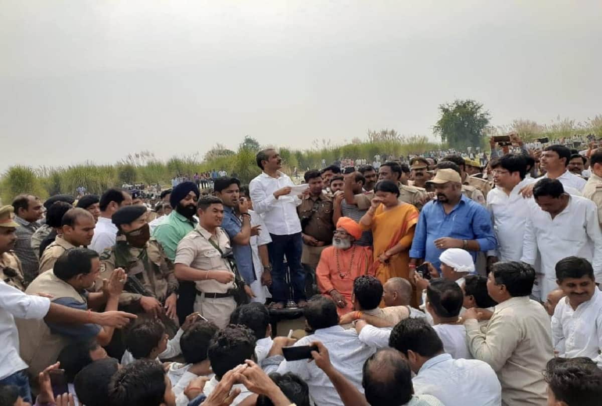 Kuldeep started crying after offering fire to his brother manoj sengar