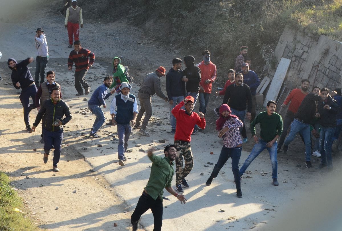 Stone pelting fair in Dhami Shimla Himachal Pradesh for goddess kali