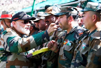 Diwali 2023: PM narendra Modi celebrate Diwali with jawan at loc jammu kashmir