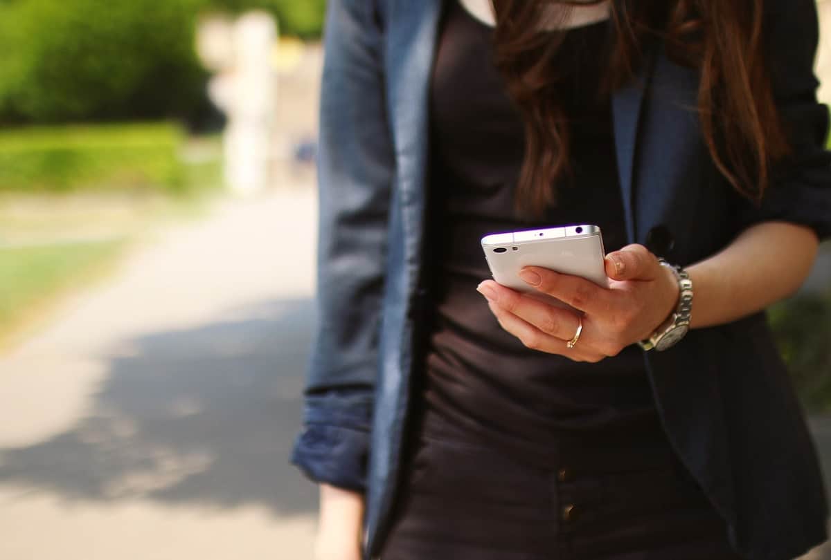 woman texted father number everyday after he died she got a response four years later
