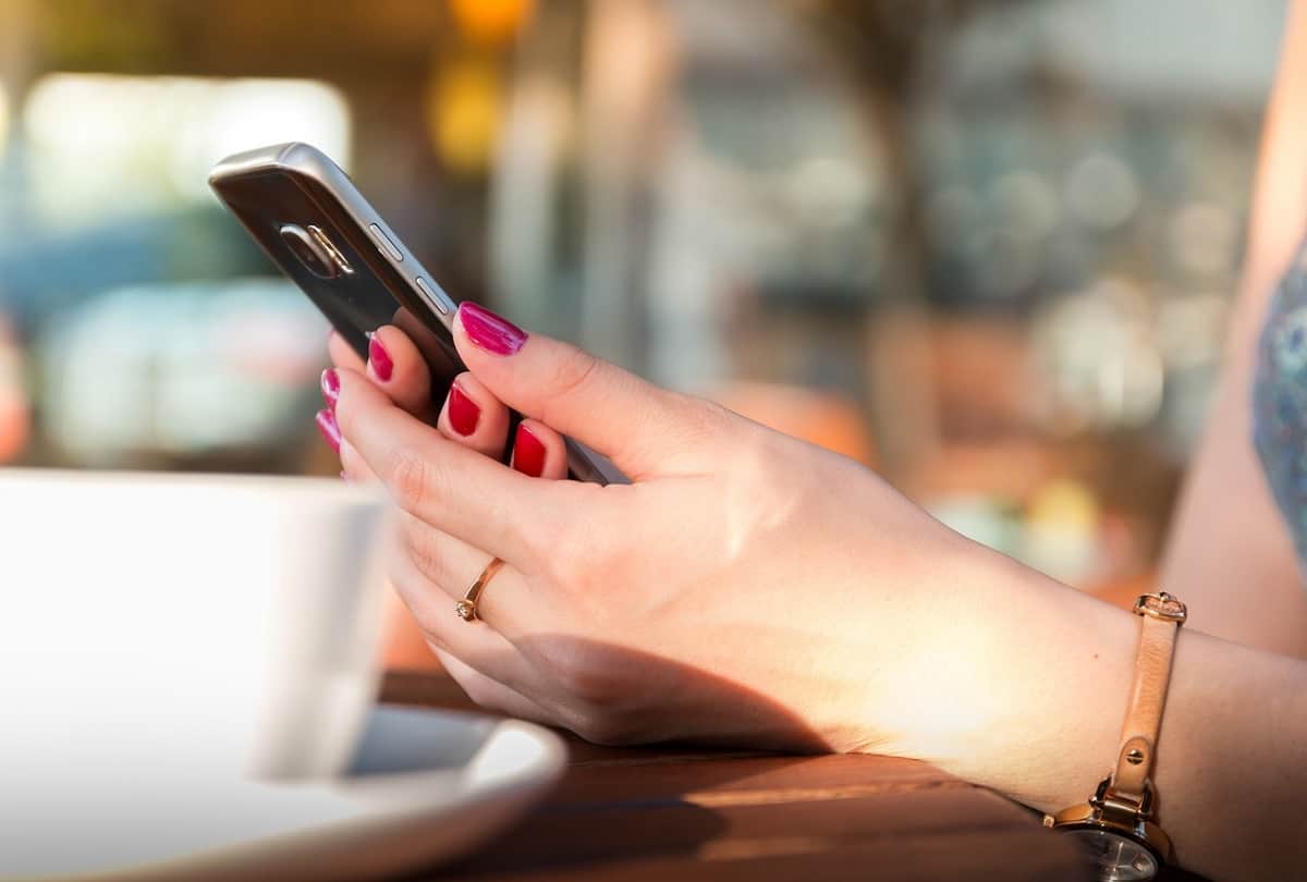 woman texted father number everyday after he died she got a response four years later