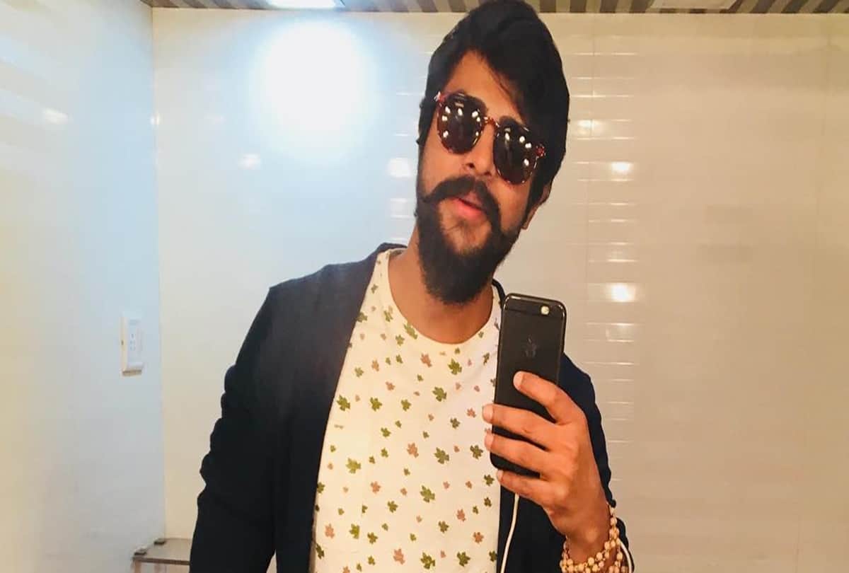 Kannada actors Arun Gowda BV Aishwarya Viral Video for national anthem in a cinema hall of Bengaluru