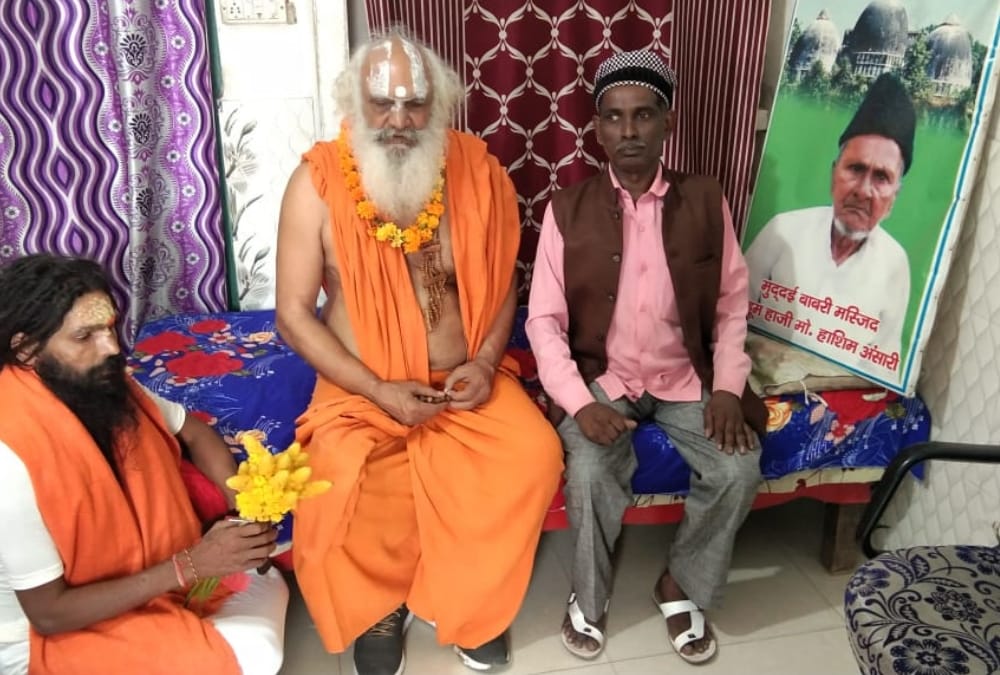 Mahant Dharmdas meets to Ikbal Ansari.