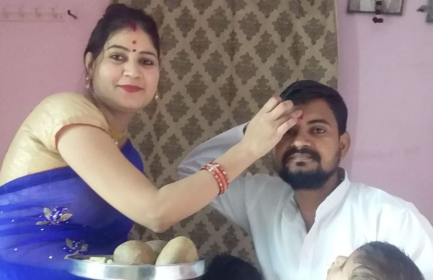 tilak applied to borther on the occasion of  bhaiyadooj