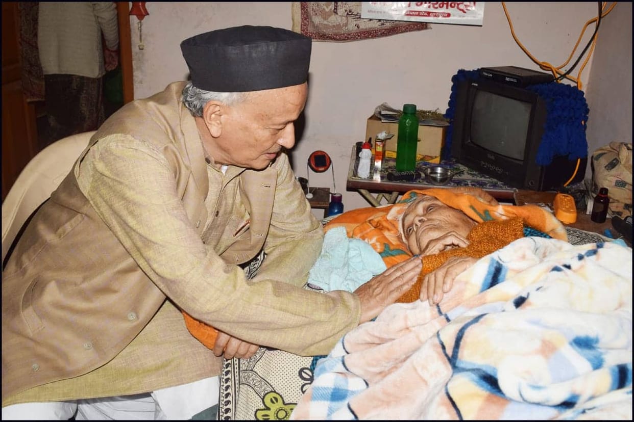 Governor of Maharashtra Bhagat Singh Koshyari meet with sister in Bhai Dooj 2019