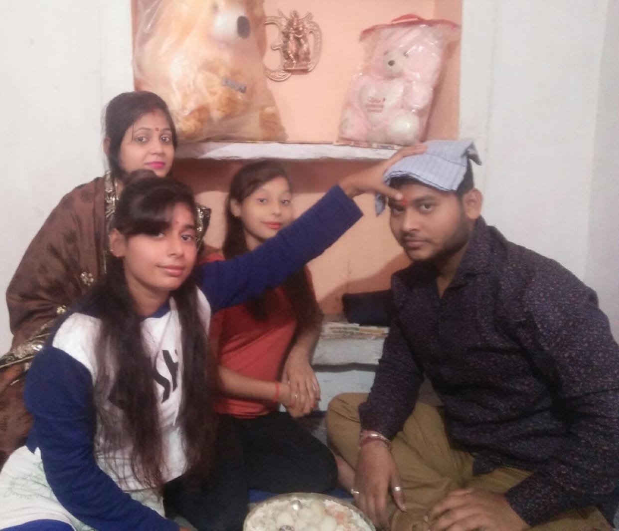 Worship of traditional way on Bhaiya Dooj