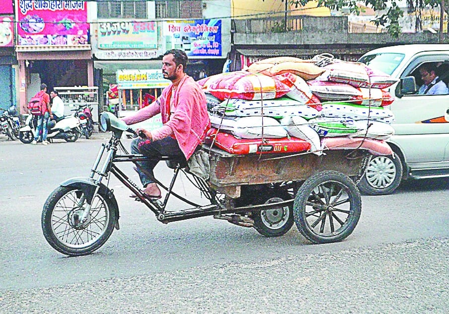 Market business is running on the basis of 'jugaad'