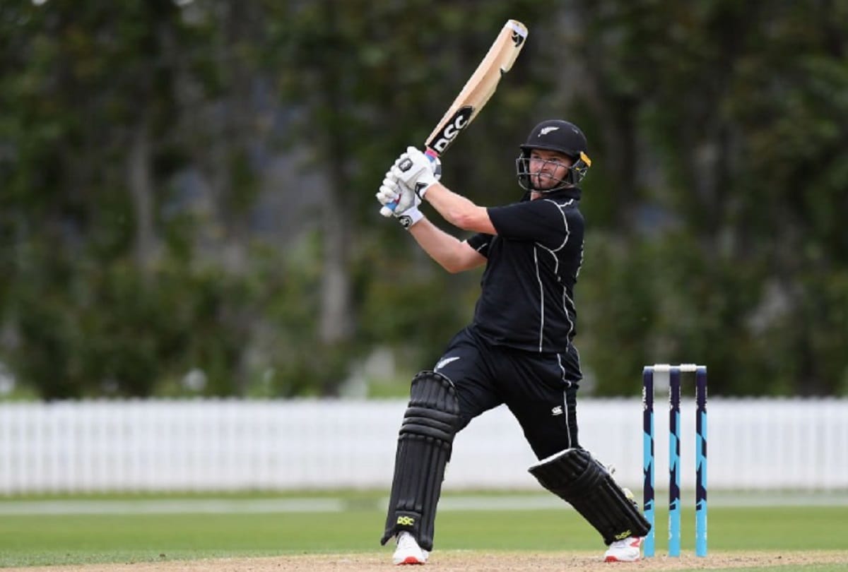 Colin munro century helps New zealand to defeat england by 8 wickets in practice match