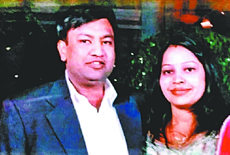 Sweets house owner shoots wife and son and he also shot himself
