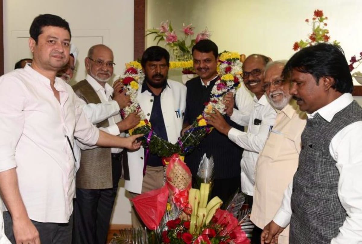 Shiv Sena BJP start politics of pressure in Maharashtra for making Government