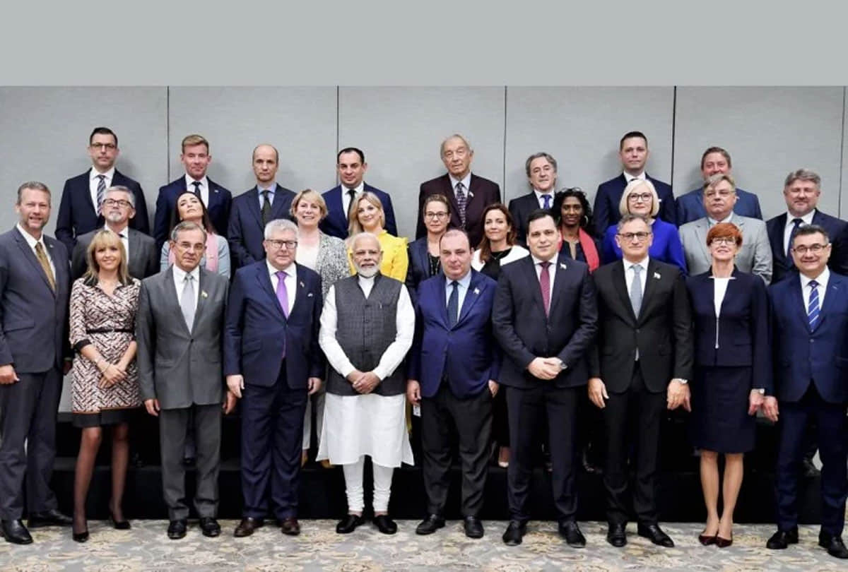 European Union Team reaches Srinagar Kashmir, meeting with army officials