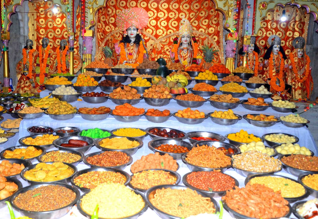 Worshiping Lord Govardhanhari by offering fifty-six sacrifices