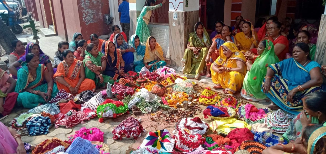 Wish for health, happiness and prosperity by worshiping Govardhan
