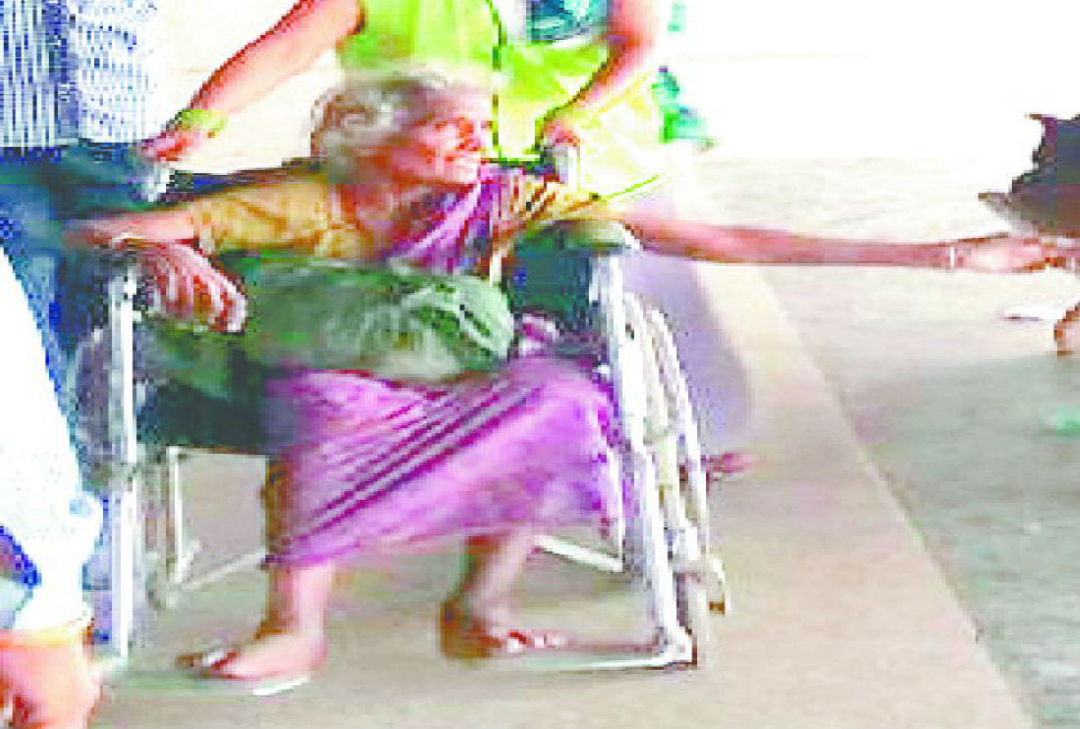 80 year old sick woman found at mathura railway station
