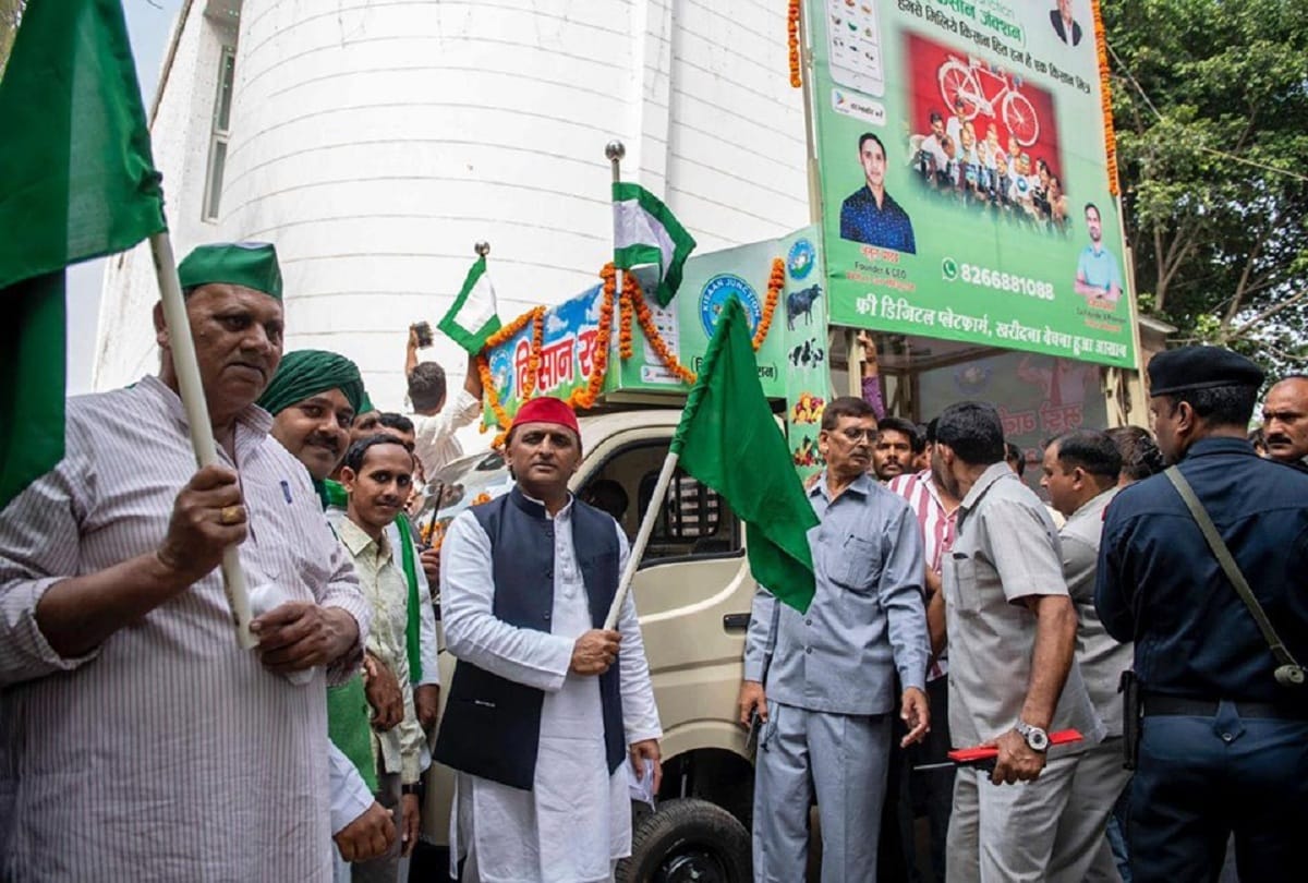 akhilesh yadav diwali celebration with dimple yadav