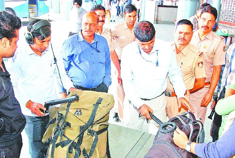 threat today to blast Punjab and Haryana High Court and district court