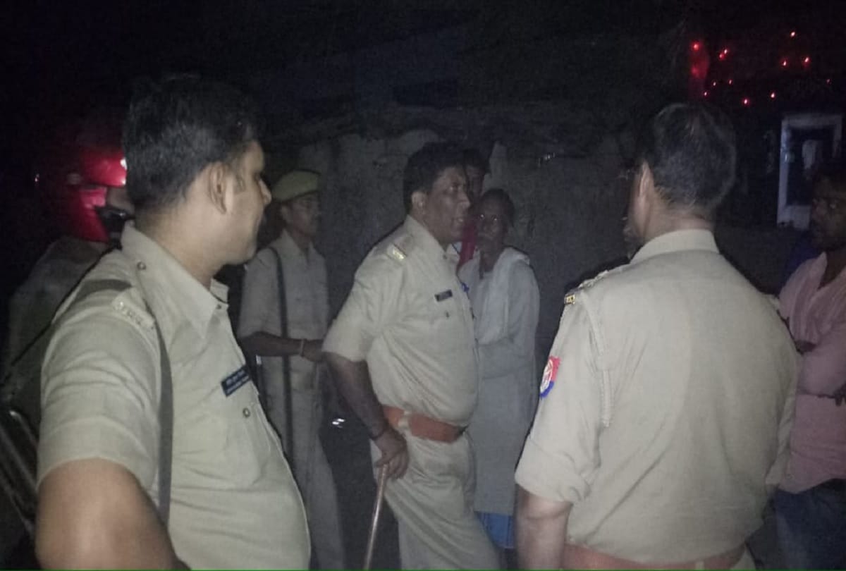 Varanasi Police beat women After stone pelting on police