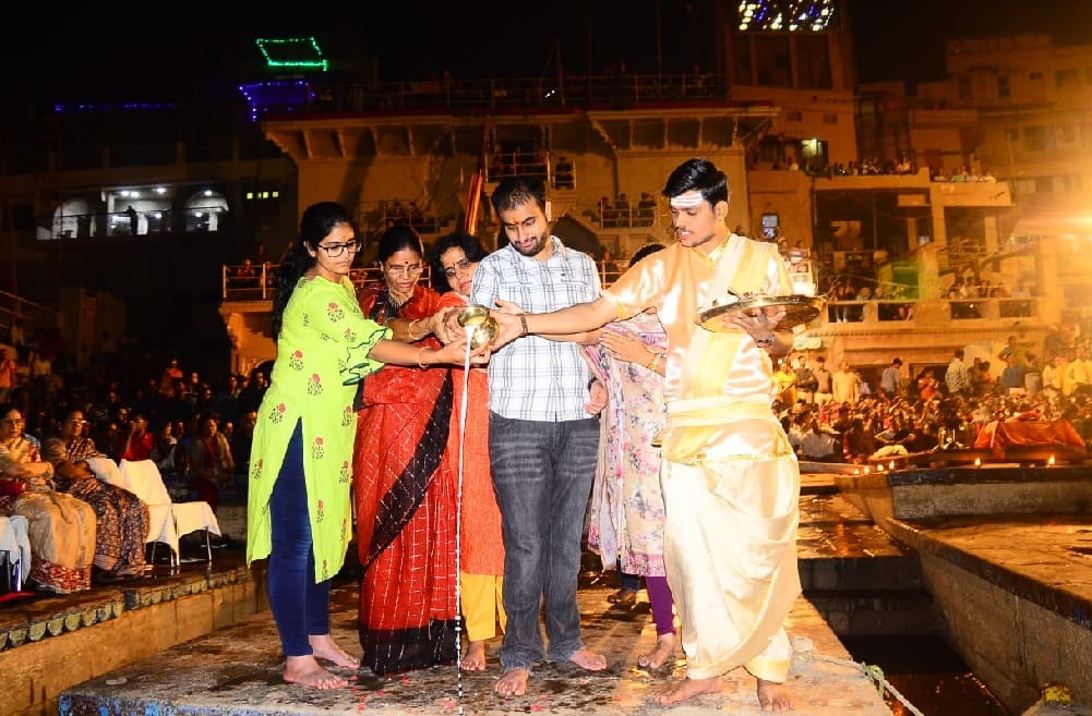 Vice President's family joins Ganga Aarti in varanasi