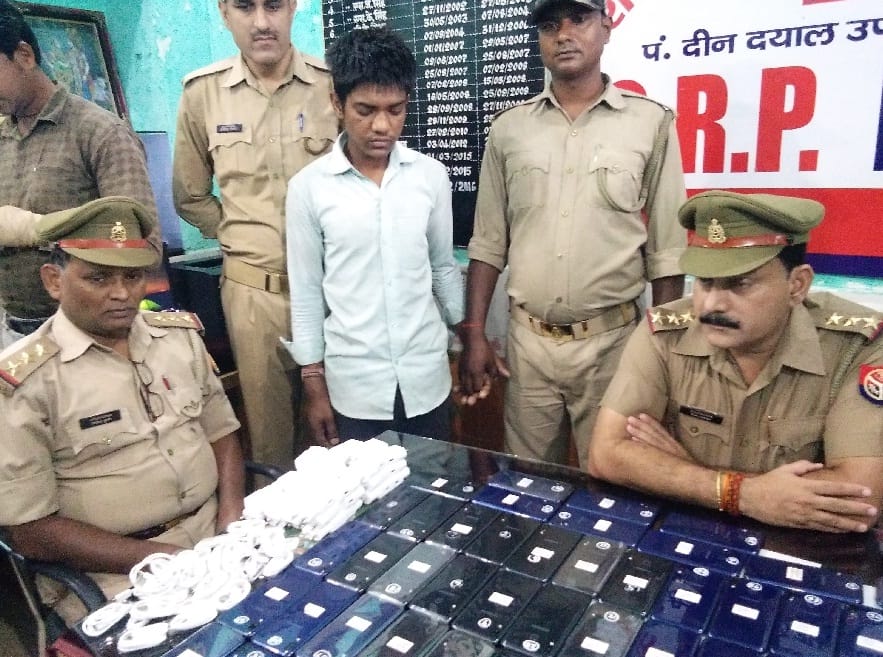Mobiles recovered from youth in chandauli