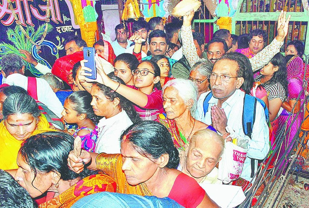 brother sisters take holy bath in yamuna on yama dwitiya
