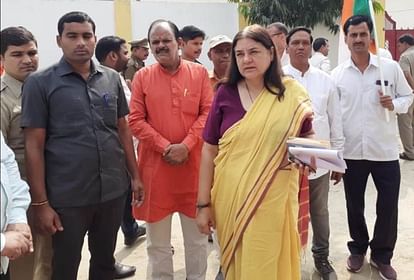 सांसद मेनका गांधी बोलीं: महिलाओं के सौंदर्य को बढ़ाता गधी के दूध से बना साबुन... 500 रुपये में बिकता है एक पीस bjp mp maneka gandhi says in sultanpur donkey milk soap keeps woman body beautiful