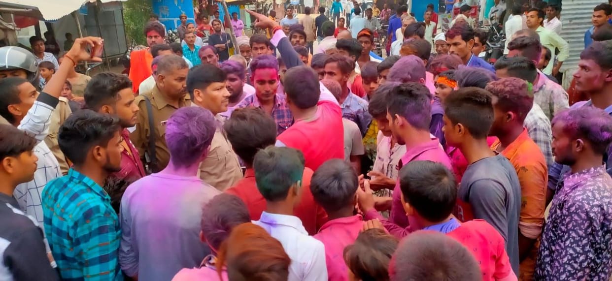 peltering in crowd