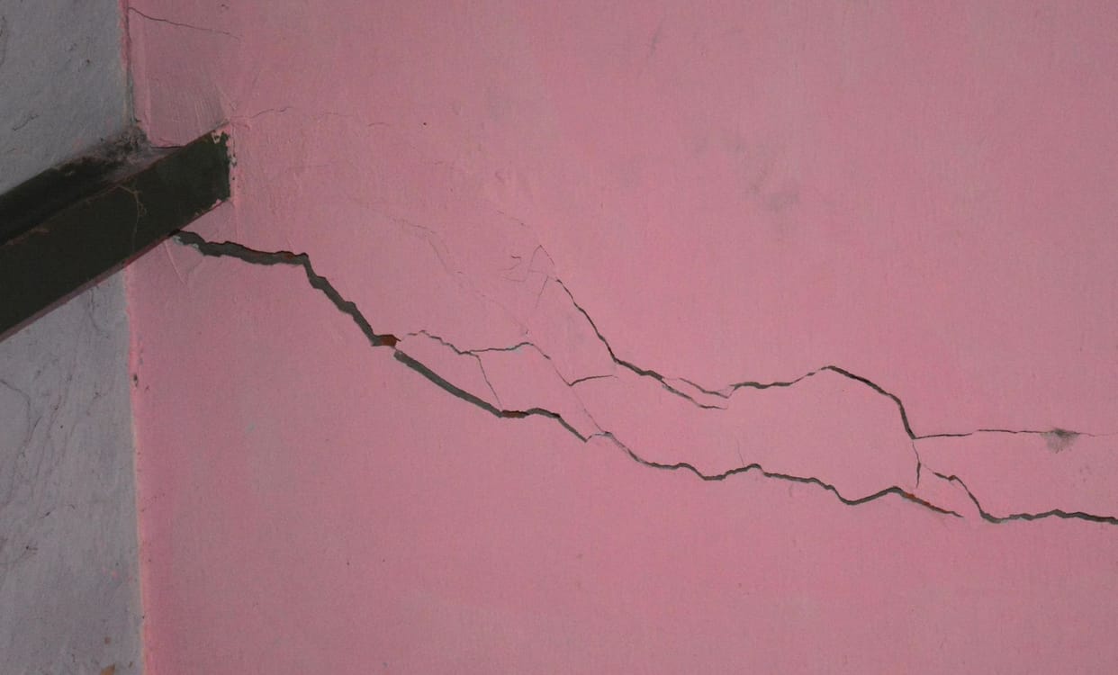 house cracking