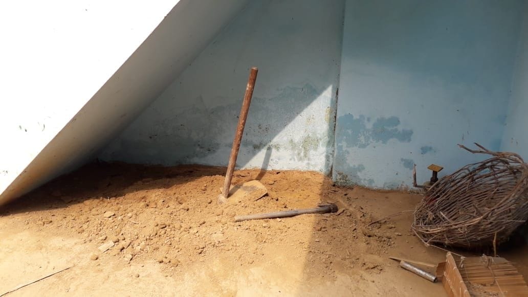 Amethi police orgy, dug home to recover loot money