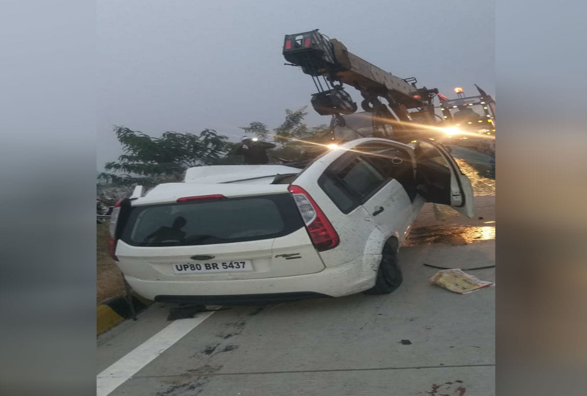 Accident on Yamuna Express Way One Family Member Died at Mile Stone 130 Mathura