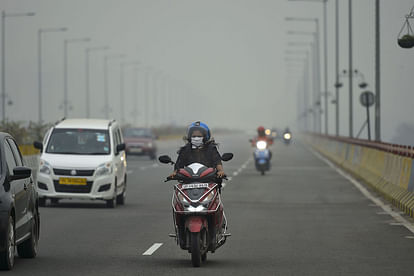 Weather Update : दिल्ली में वायु गुणवत्ता आज भी गंभीर श्रेणी में, पंजाबी बाग का AQI 460 और आनंद विहार का 452 Air quality across Delhi continues to be in the 'Severe' category as per the CPCB.