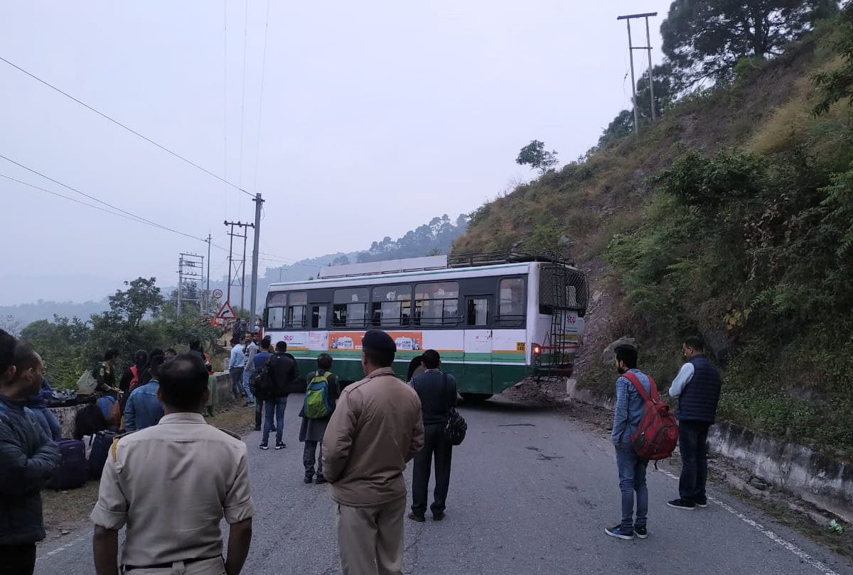 Sirmour Nahan Himachal Pradesh Narrow escape for sixty passengers as HRTC Bus brake failure