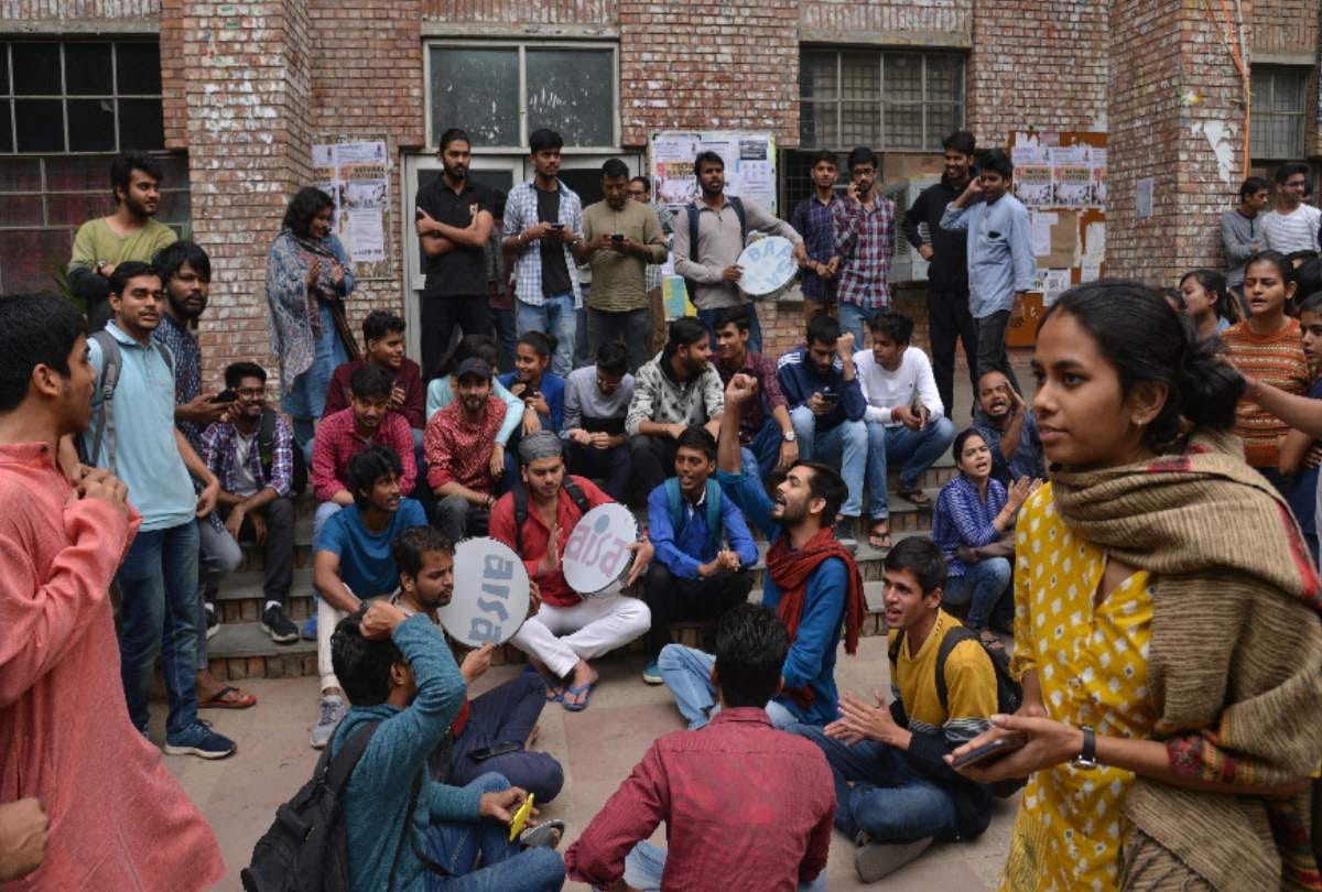 JNU hostel fees hike and rule change left and abvp all protest against new laws and administration