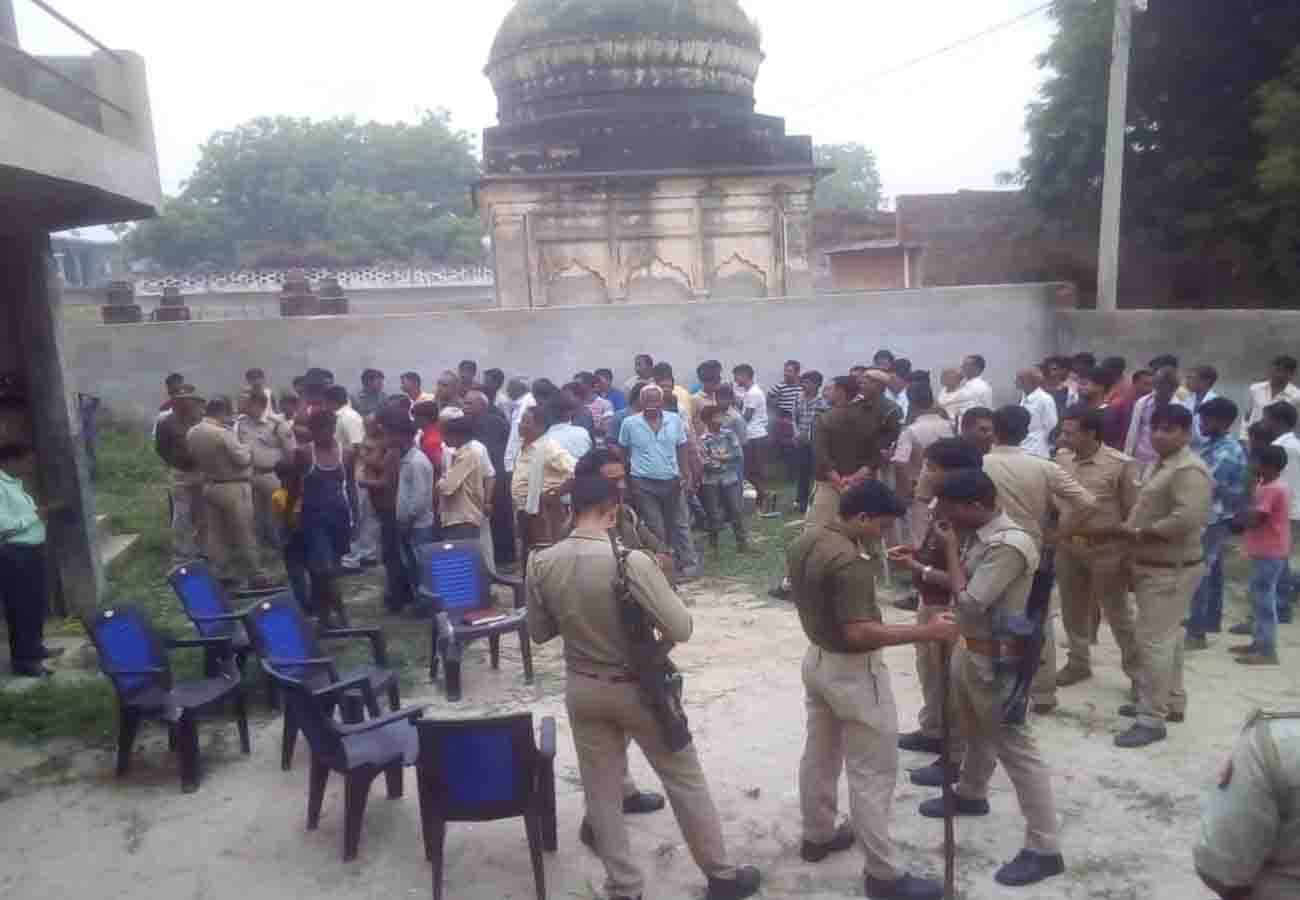 मौके पर मौजूद पुलिस